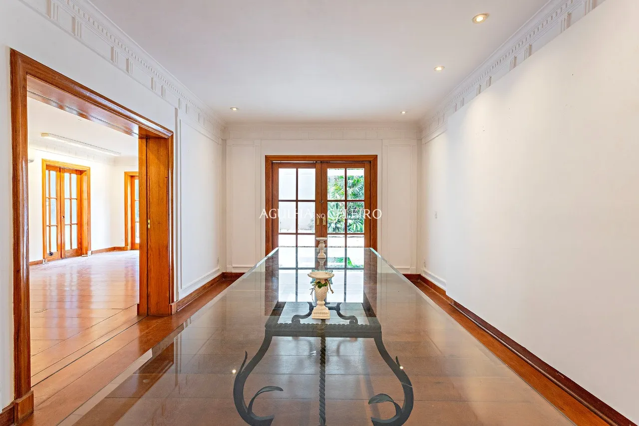 Casa com jardim para locação e venda no Jardim Paulista. – 17096