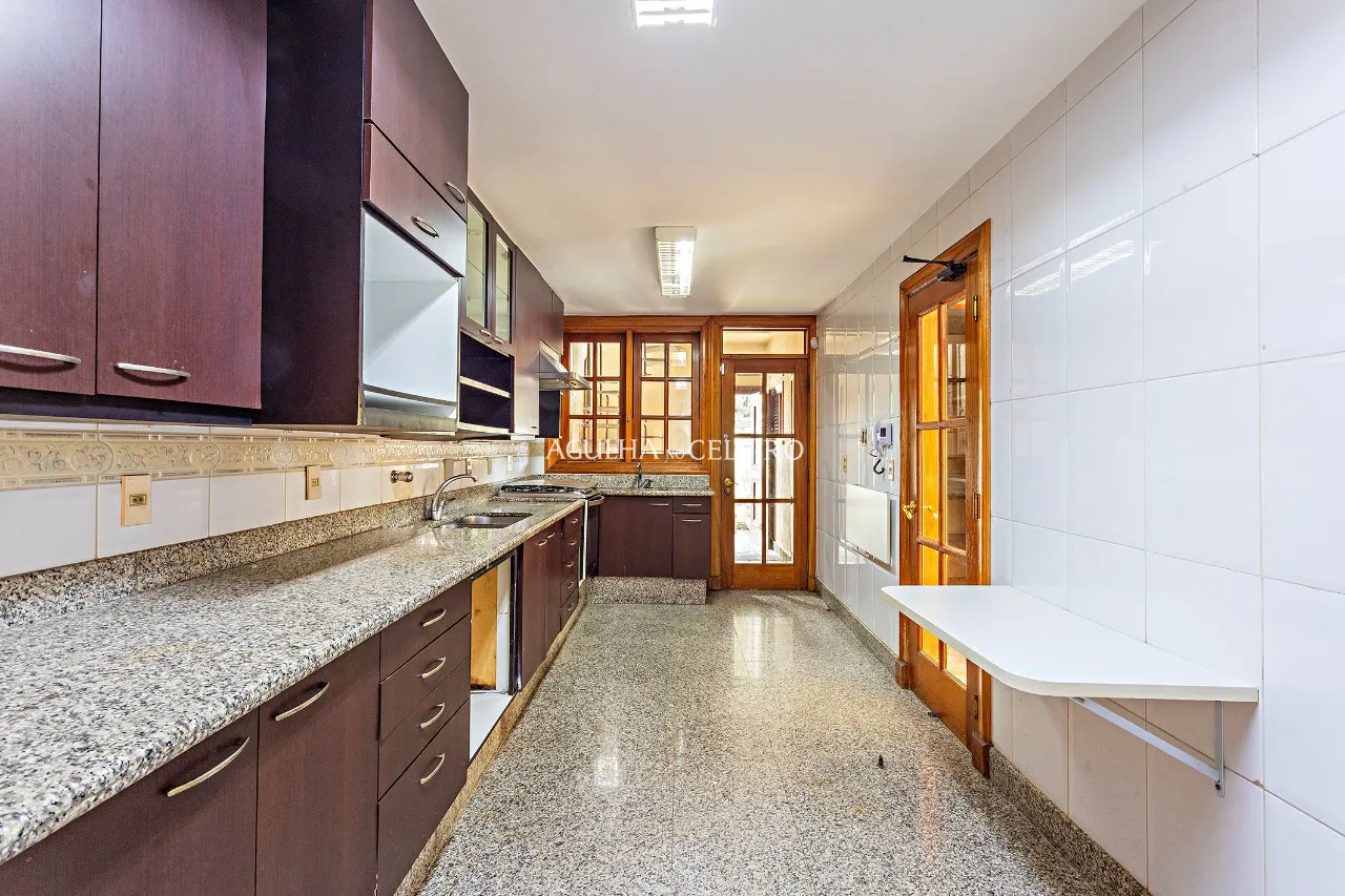 Casa com jardim para locação e venda no Jardim Paulista. – 17096