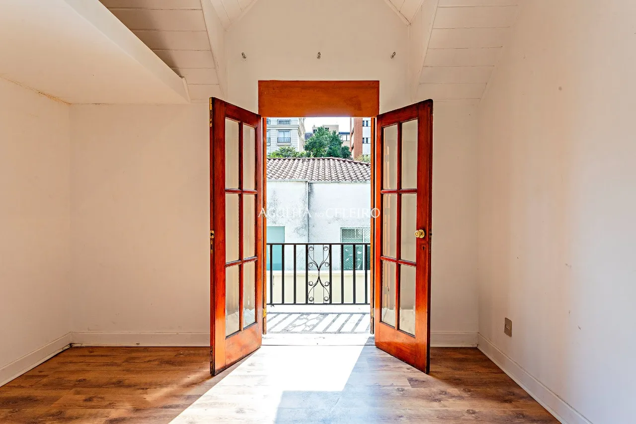 Casa com jardim para locação e venda no Jardim Paulista. – 17096