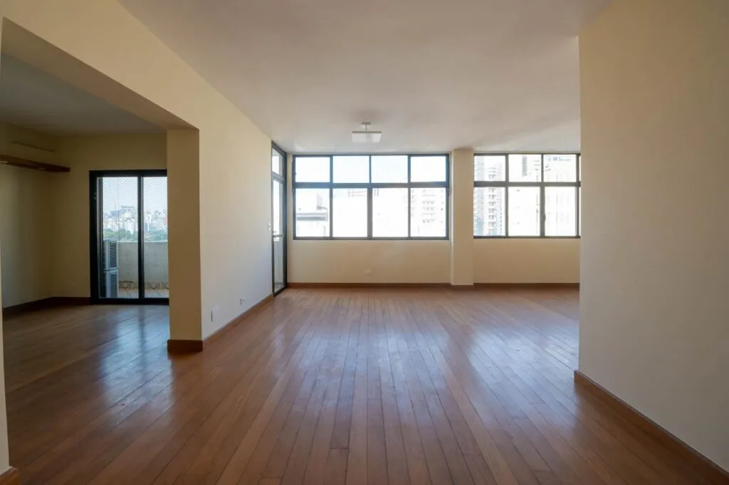 Apartamento com varanda no Itaim em rua tranquila. – 17276