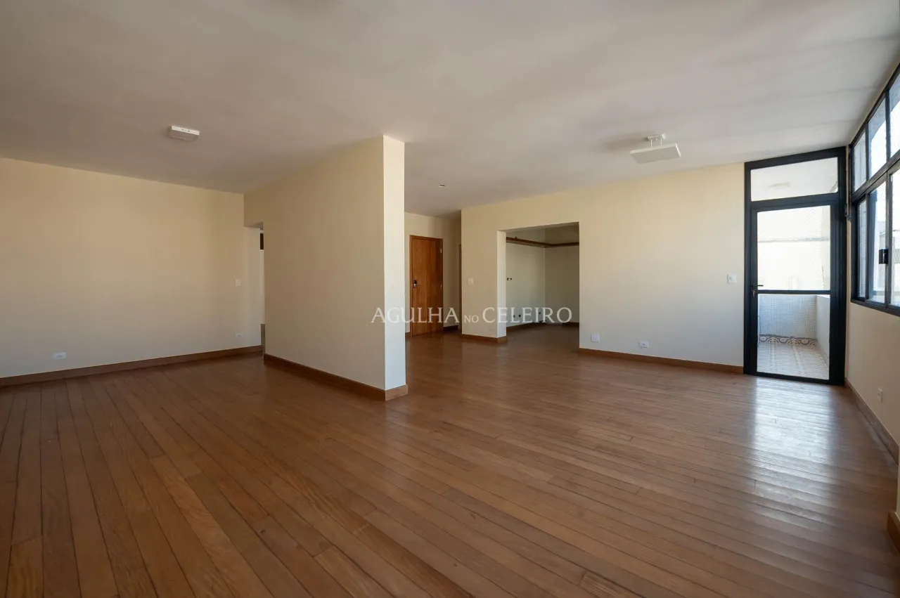Apartamento com varanda no Itaim em rua tranquila. – 17276
