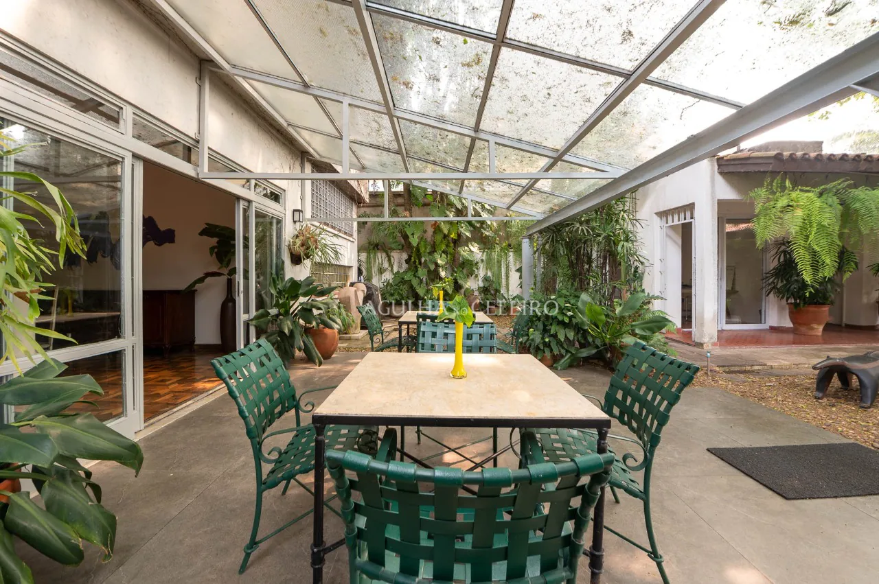 casa-a-venda-no-jardim-europa-com-integracao-perfeita-com-a-natureza-17394-3