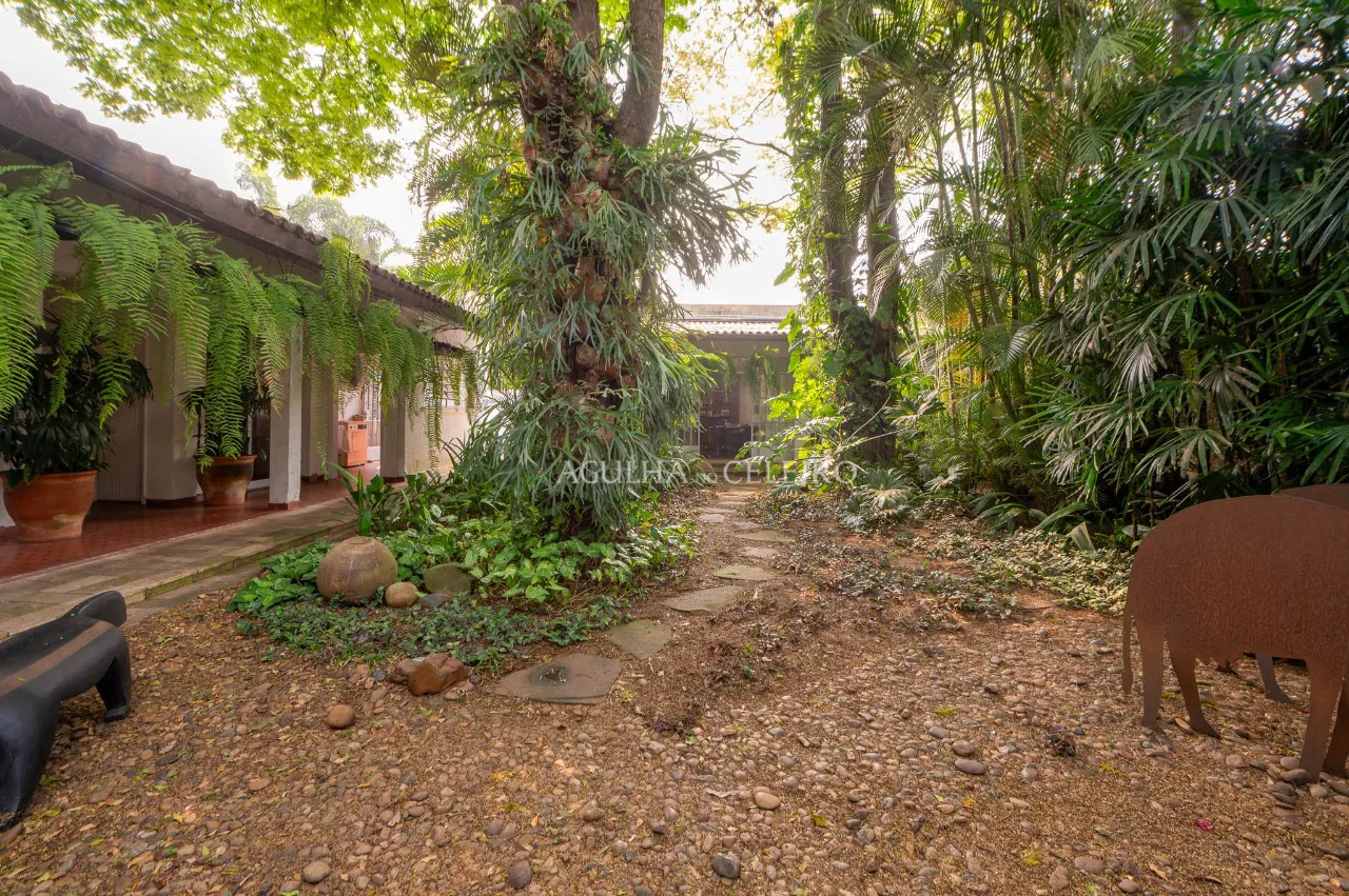 casa-a-venda-no-jardim-europa-com-integracao-perfeita-com-a-natureza-17394-5