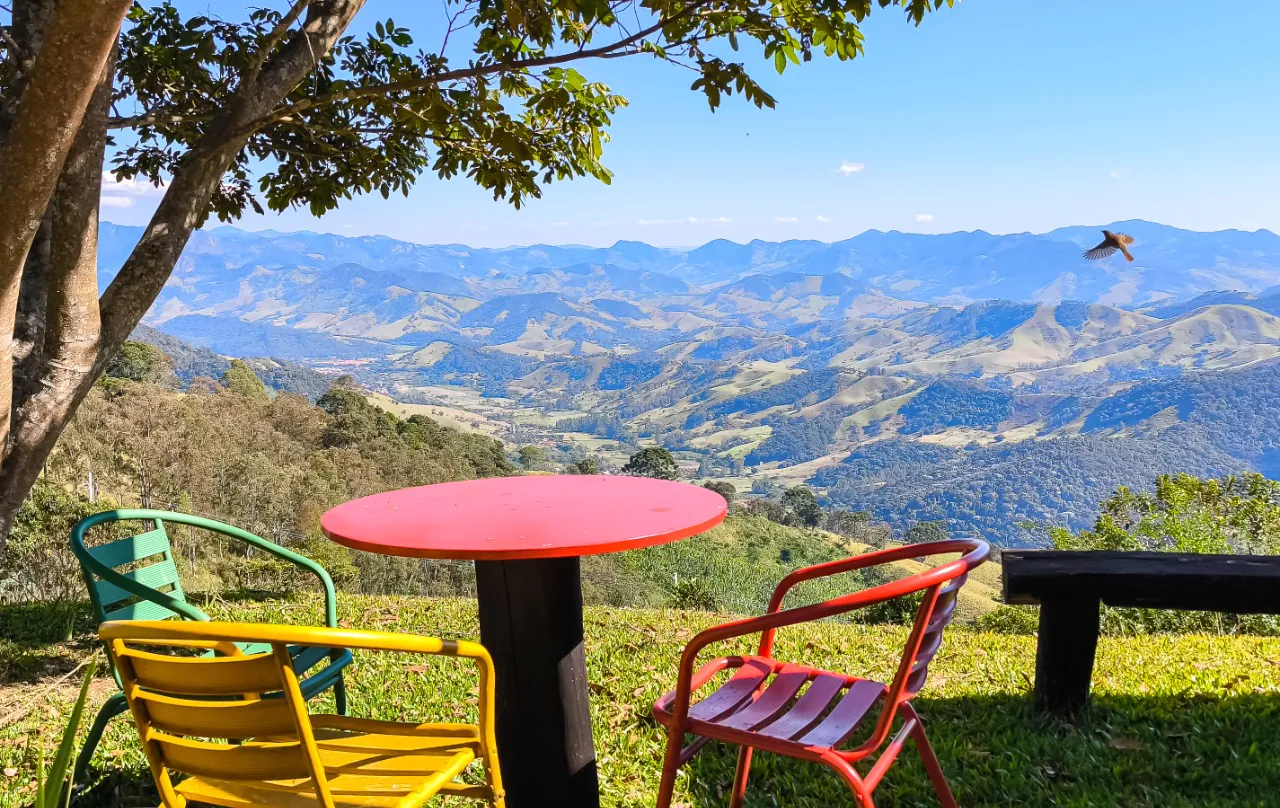 casa-com-projeto-super-charmoso-e-acolhedor-para-viver-dias-tranquilos-em-sao-bento-do-sapucai-17424-3