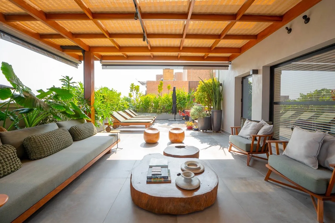 Cobertura super reformada, pronta para morar | Projeto de prédio assinado por João Armentano – 17078