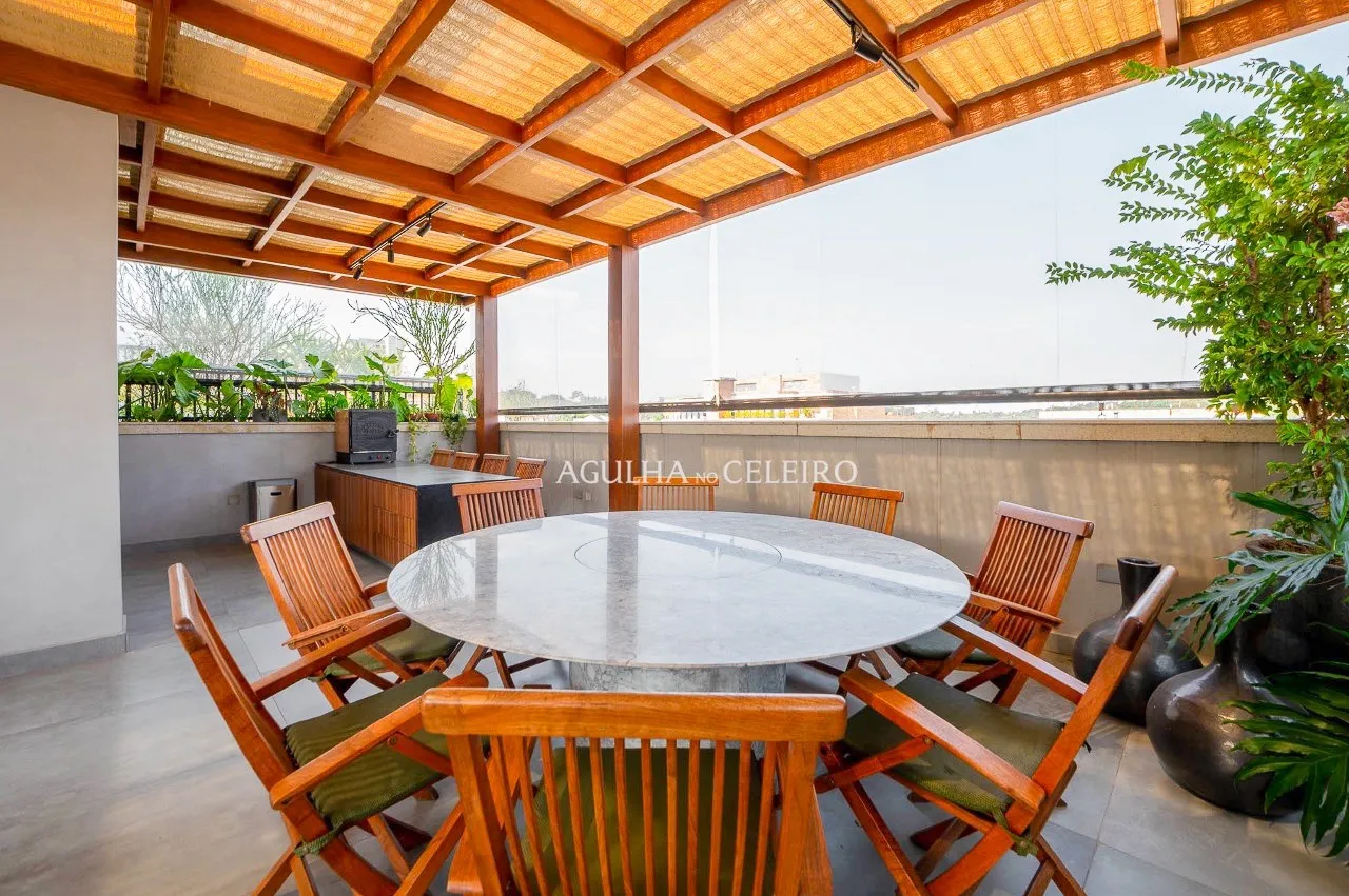 Cobertura super reformada, pronta para morar | Projeto de prédio assinado por João Armentano – 17078