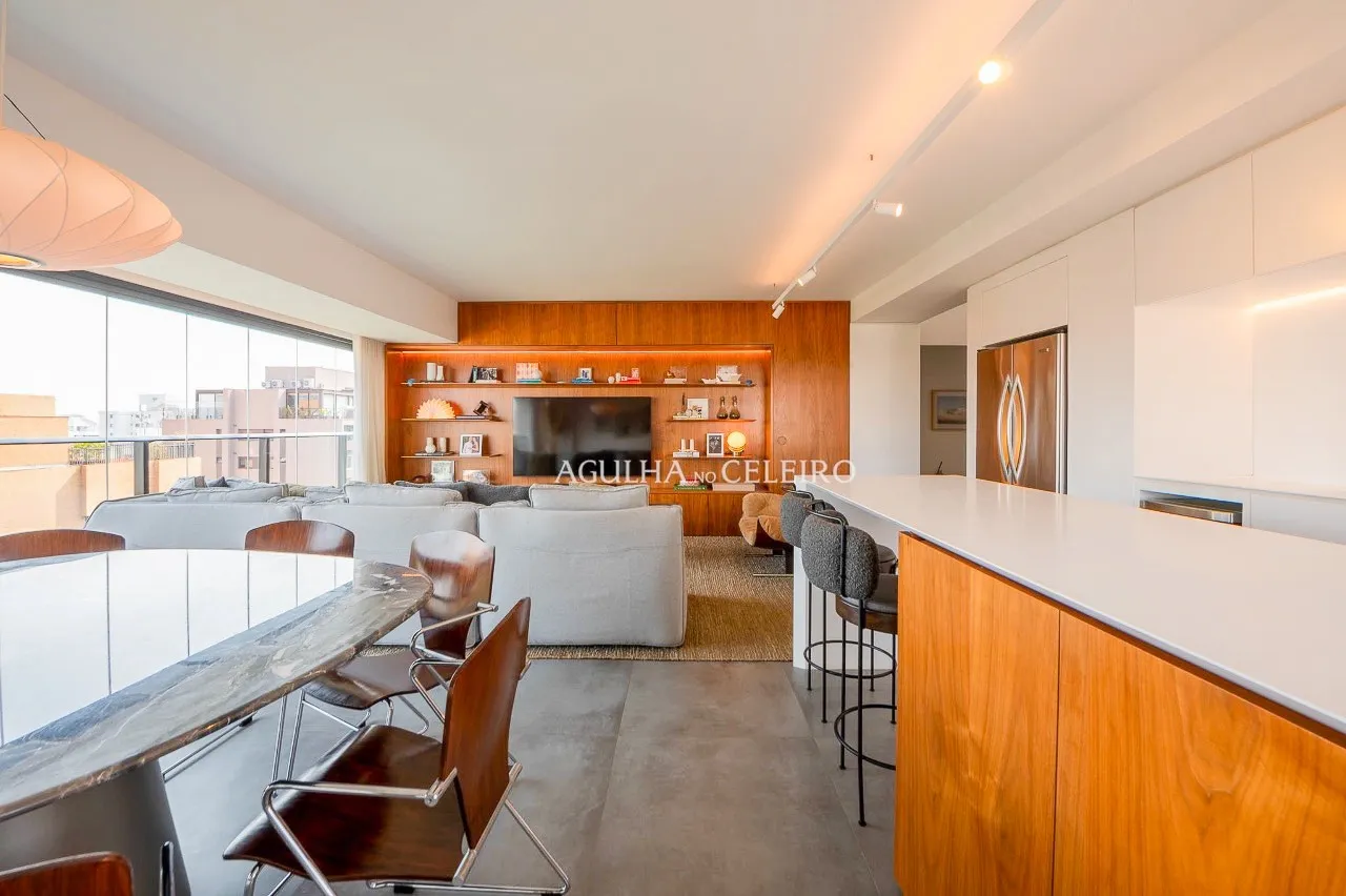 Cobertura super reformada, pronta para morar | Projeto de prédio assinado por João Armentano – 17078