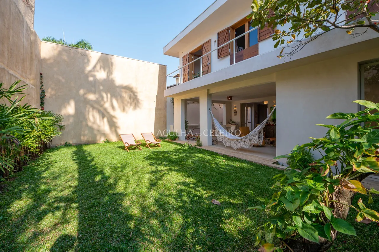 Casa com quintal à venda na Alto de Pinheiros – 17099