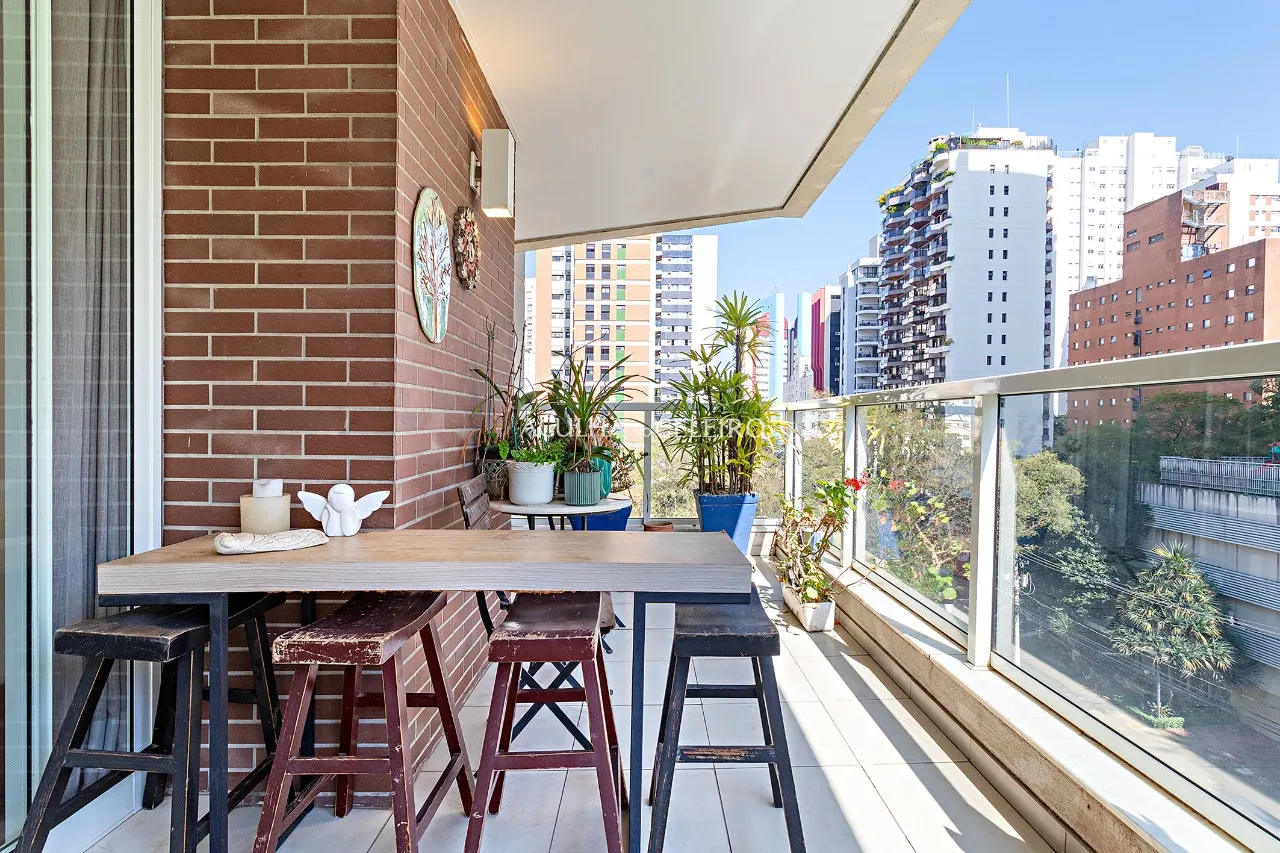 Apartamento com Planta e Varanda Incríveis – 17130