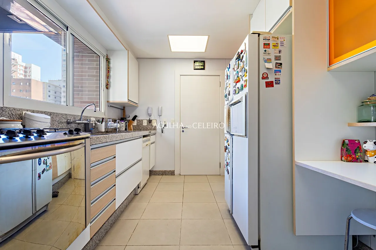 Apartamento com Planta e Varanda Incríveis – 17130