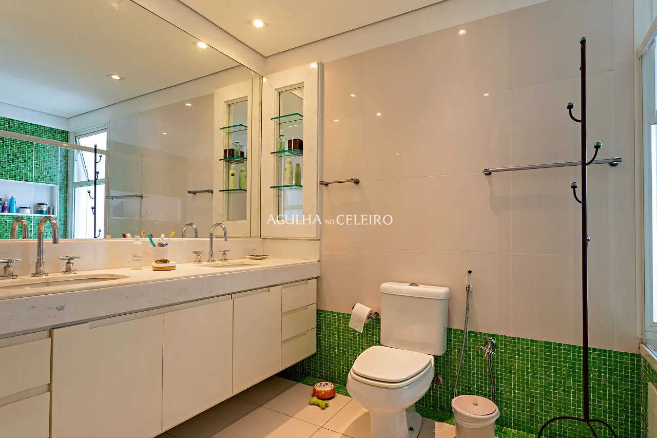 Apartamento com Planta e Varanda Incríveis – 17130