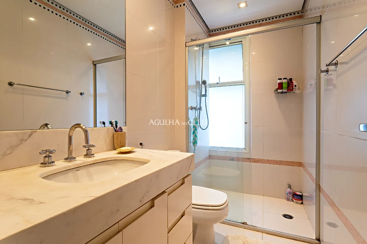 Apartamento com Planta e Varanda Incríveis – 17130