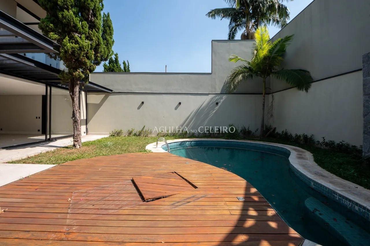 Casa à venda com 4 suítes no Jardim Paulista – 17157