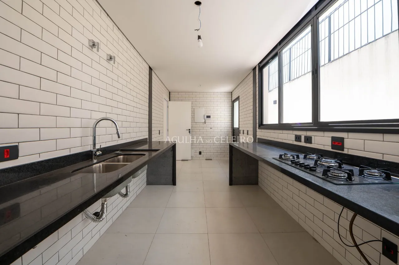 Casa à venda com 4 suítes no Jardim Paulista – 17157