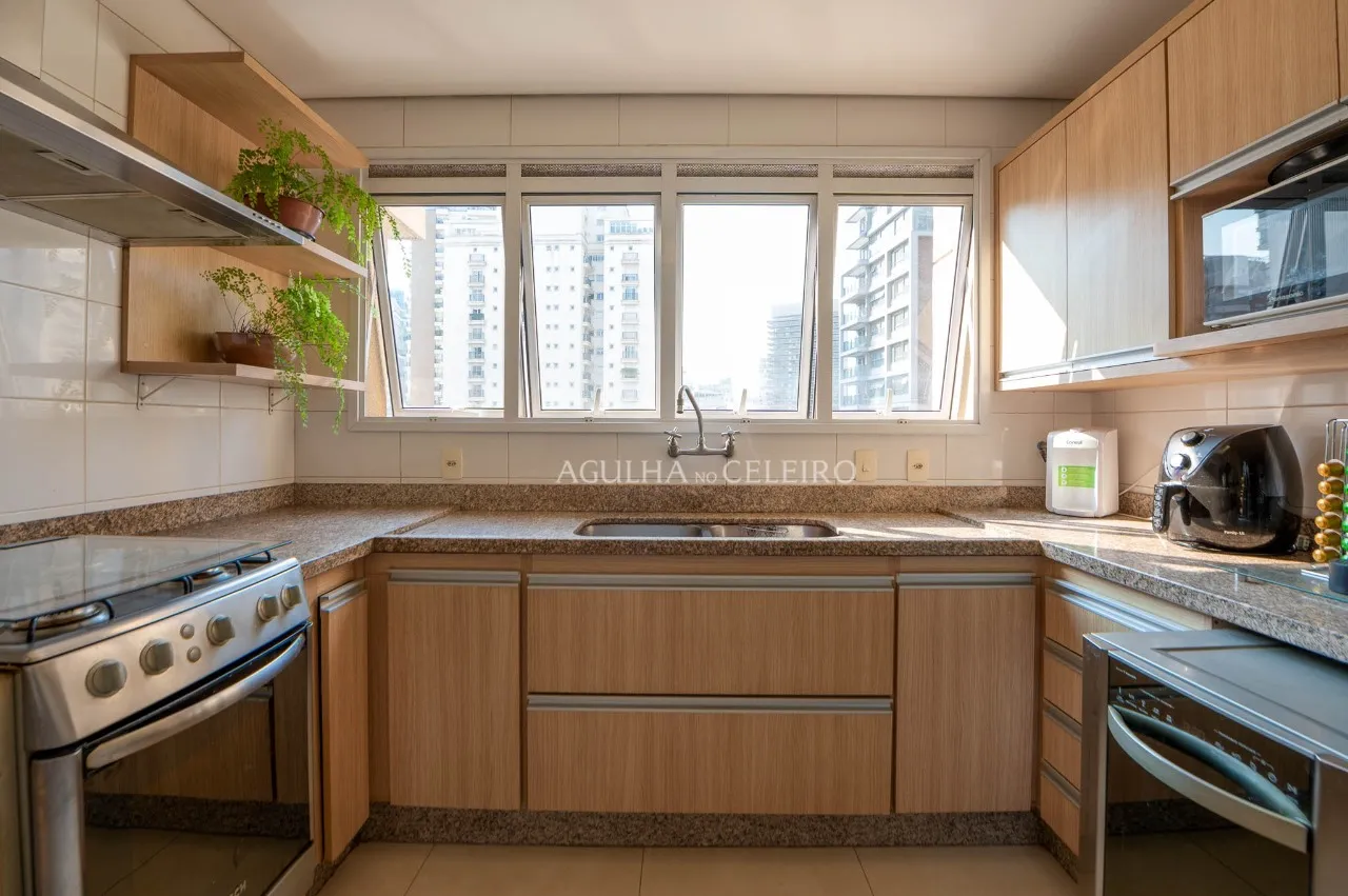 Apartamento com varanda gourmet em edifício elegante e com lazer na Vila Nova Conceição. – 17217