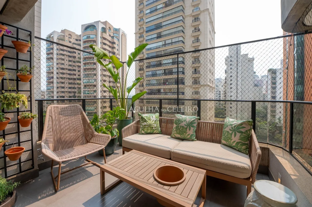 Apartamento reformado à venda no Itaim Bibi – 17382