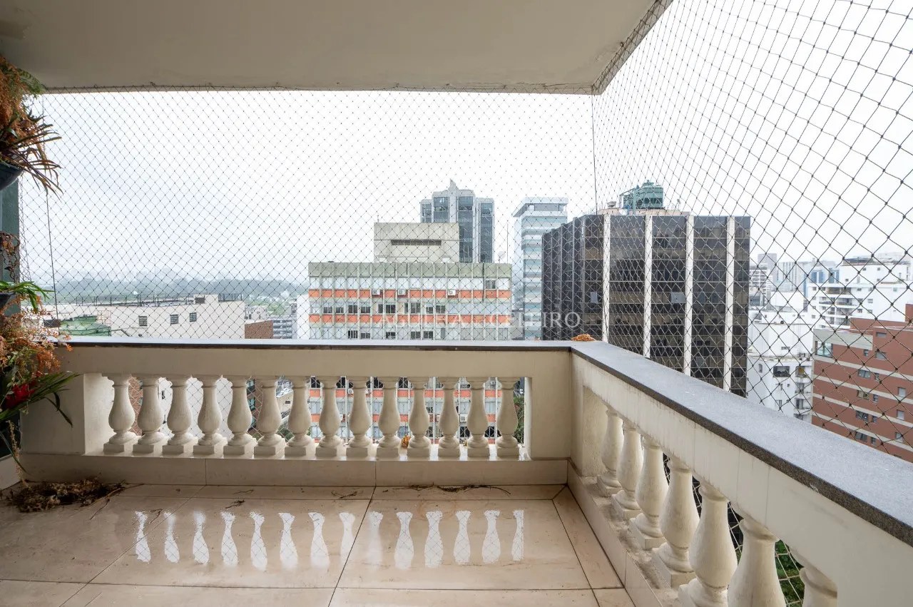 Apartamento reformado à venda no Itaim Bibi. – 17454