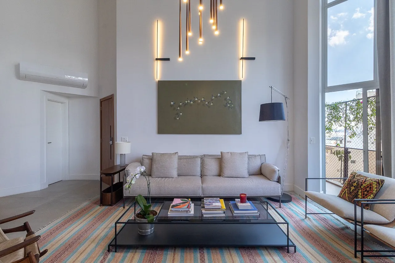 Cobertura com projeto moderno, iluminado e área externa super relaxante, no melhor do Itaim Bibi. – CO0570