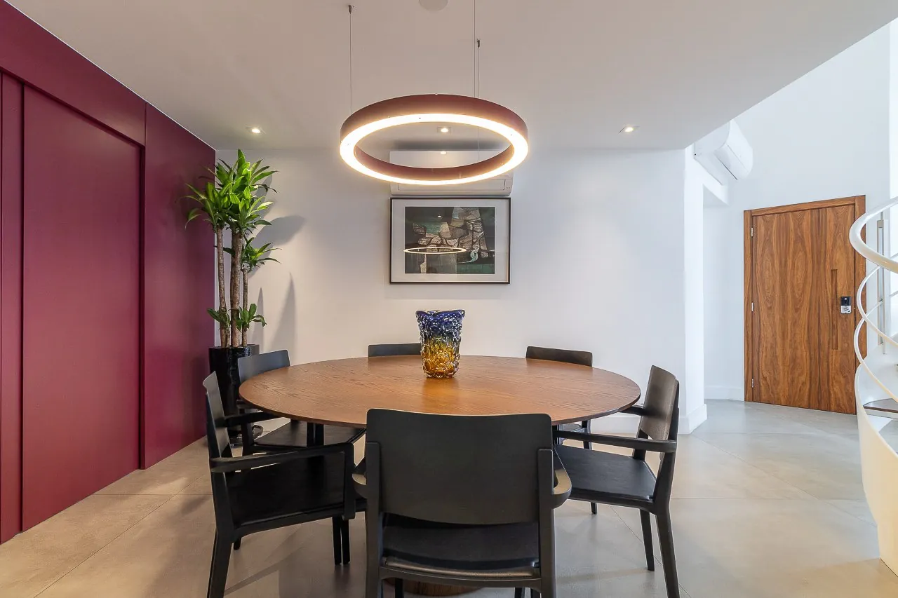 Cobertura com projeto moderno, iluminado e área externa super relaxante, no melhor do Itaim Bibi. – CO0570