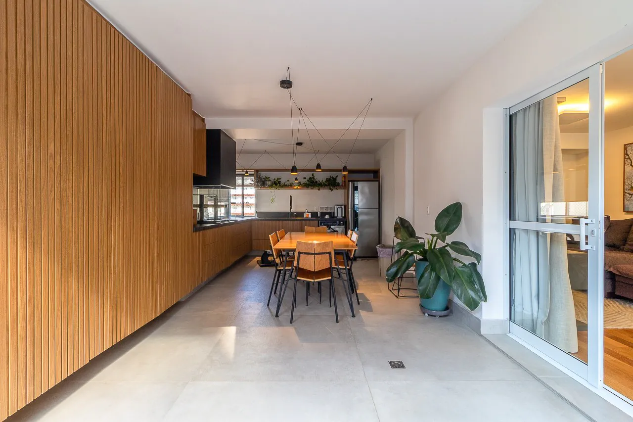 Cobertura com projeto moderno, iluminado e área externa super relaxante, no melhor do Itaim Bibi. – CO0570