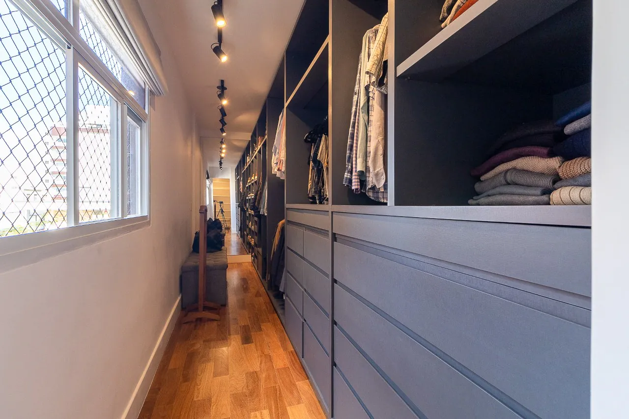 Cobertura com projeto moderno, iluminado e área externa super relaxante, no melhor do Itaim Bibi. – CO0570