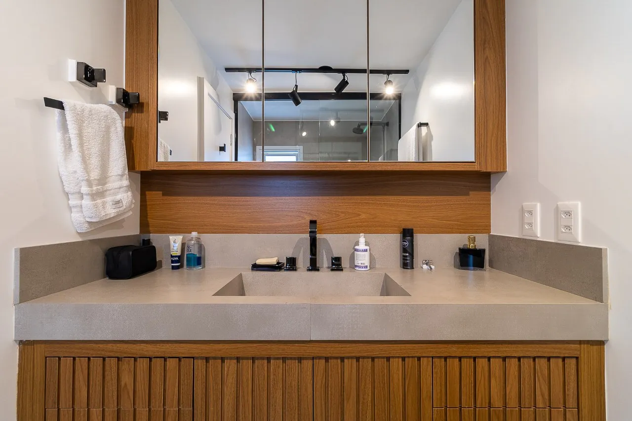 Cobertura com projeto moderno, iluminado e área externa super relaxante, no melhor do Itaim Bibi. – CO0570