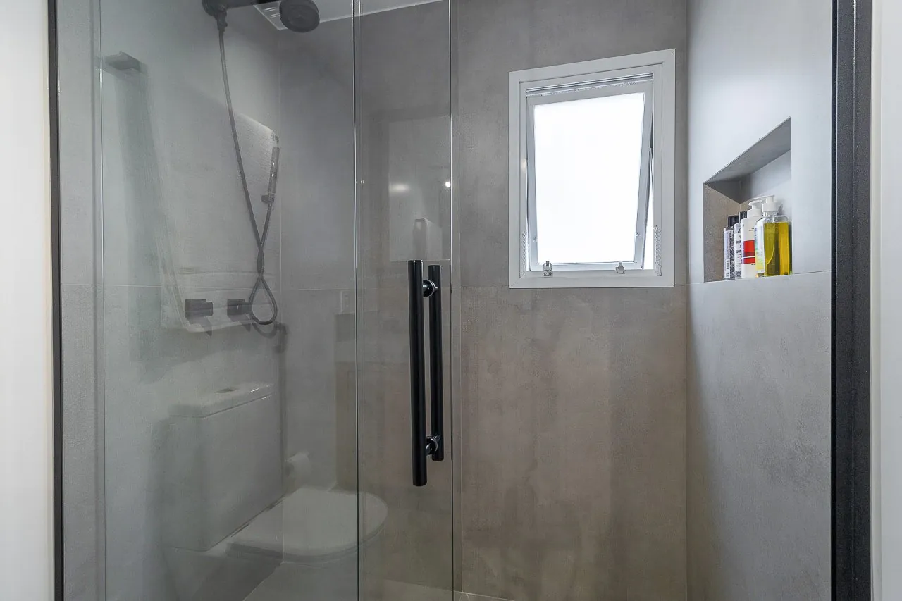 Cobertura com projeto moderno, iluminado e área externa super relaxante, no melhor do Itaim Bibi. – CO0570