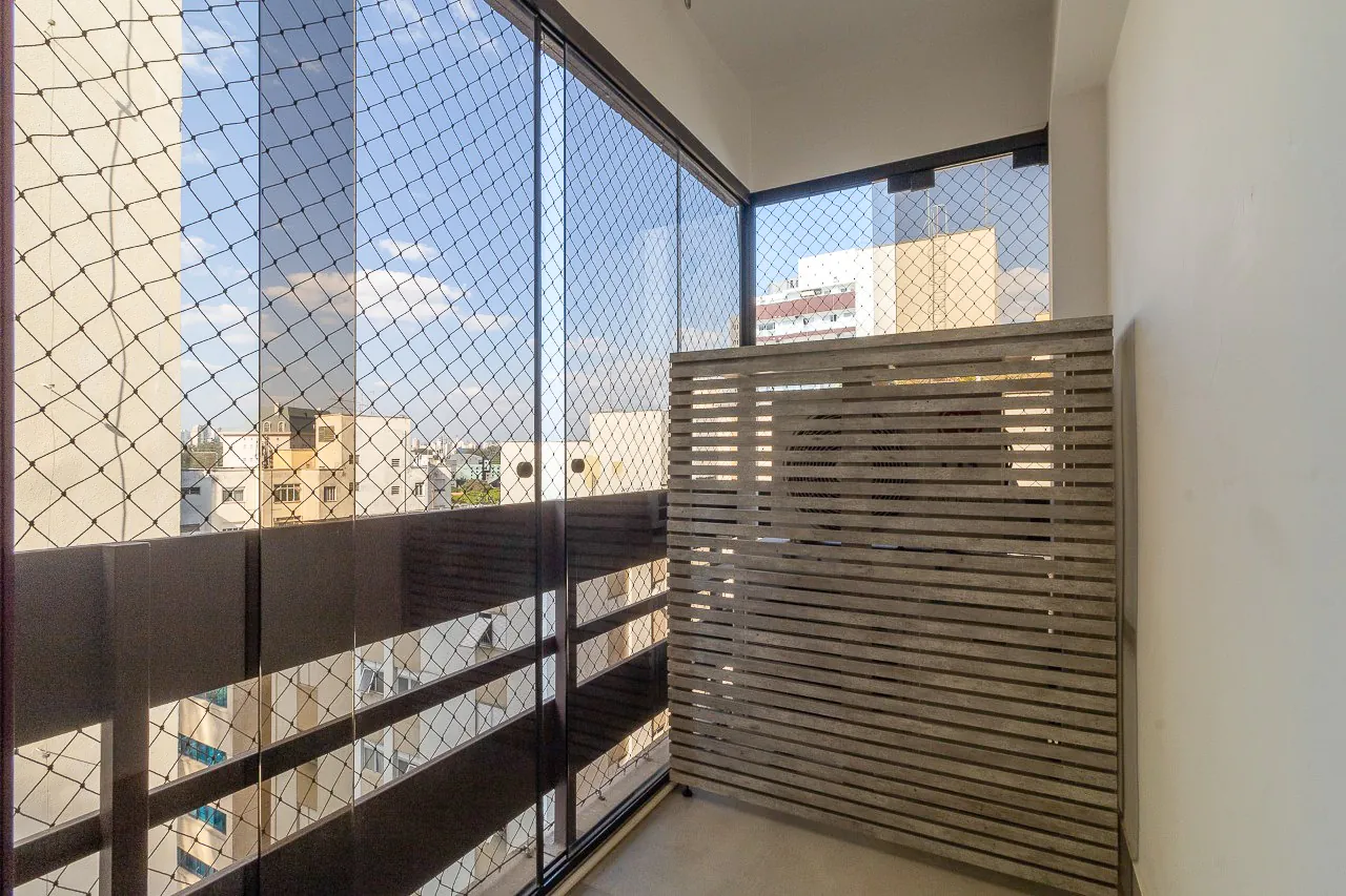 Cobertura com projeto moderno, iluminado e área externa super relaxante, no melhor do Itaim Bibi. – CO0570