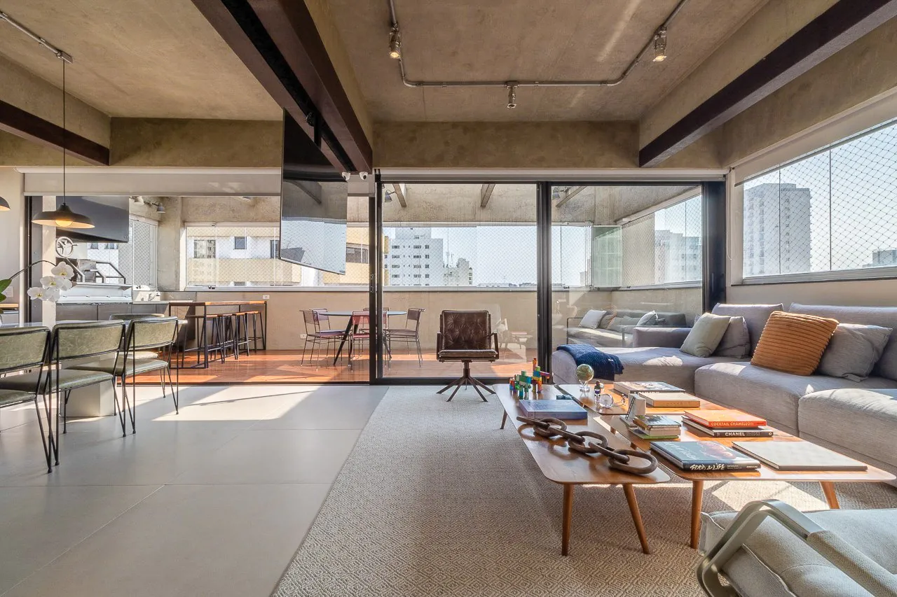 Cobertura duplex com reforma maravilhosa, com estilo industrial e muita iluminação natural, em Moema. – 17693