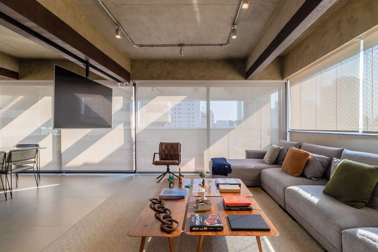 Cobertura duplex com reforma maravilhosa, com estilo industrial e muita iluminação natural, em Moema. – 17693