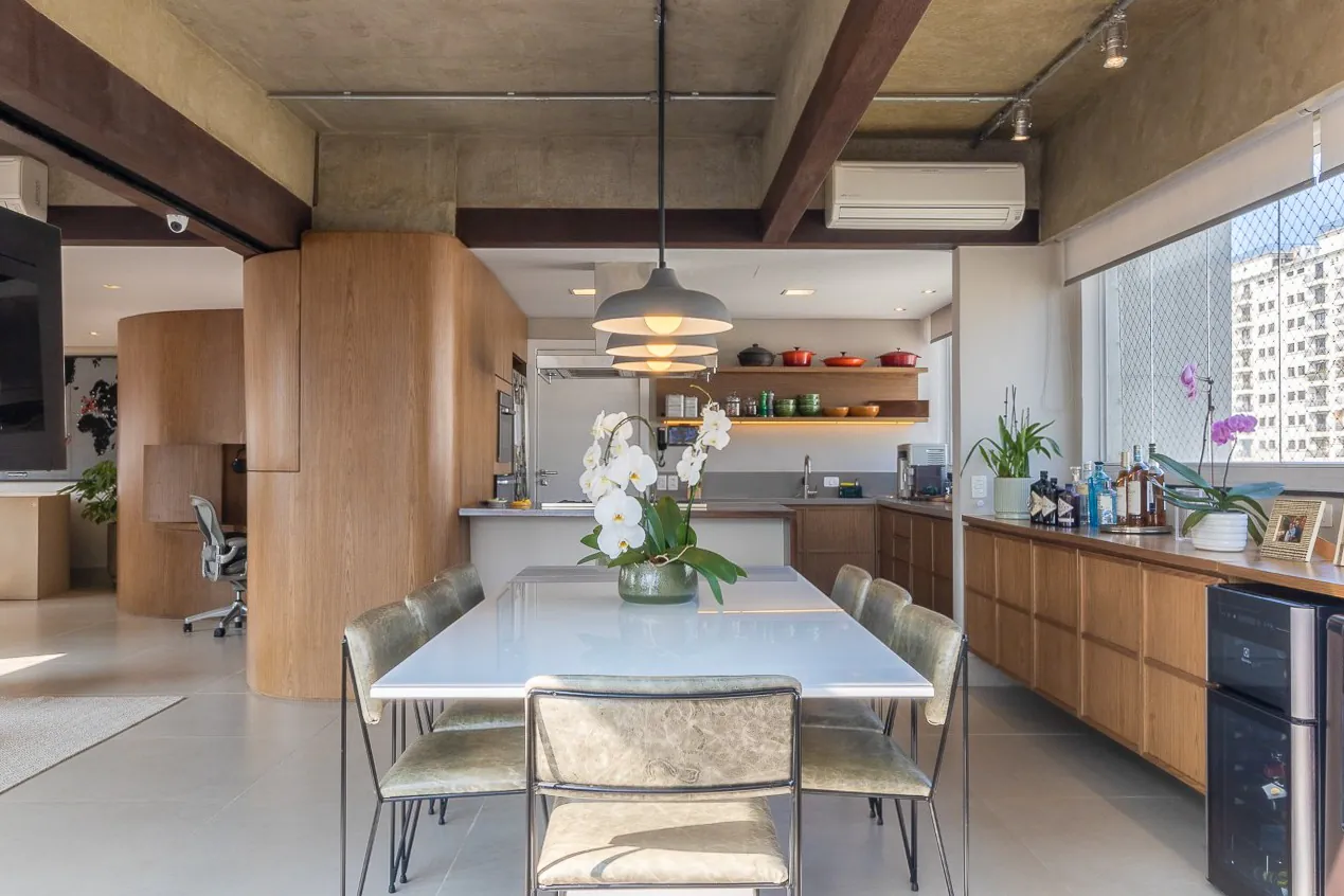 Cobertura duplex com reforma maravilhosa, com estilo industrial e muita iluminação natural, em Moema. – 17693