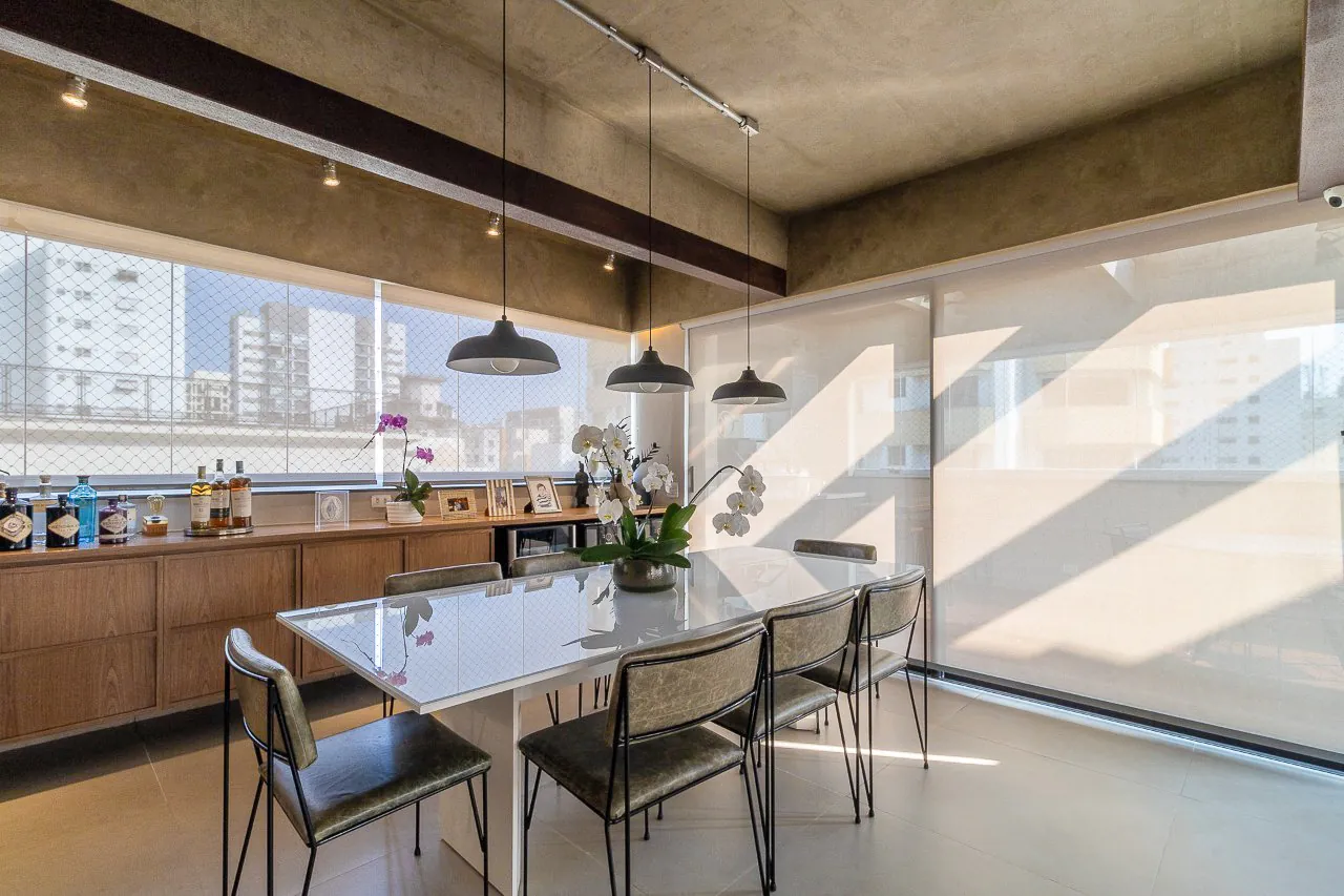Cobertura duplex com reforma maravilhosa, com estilo industrial e muita iluminação natural, em Moema. – 17693