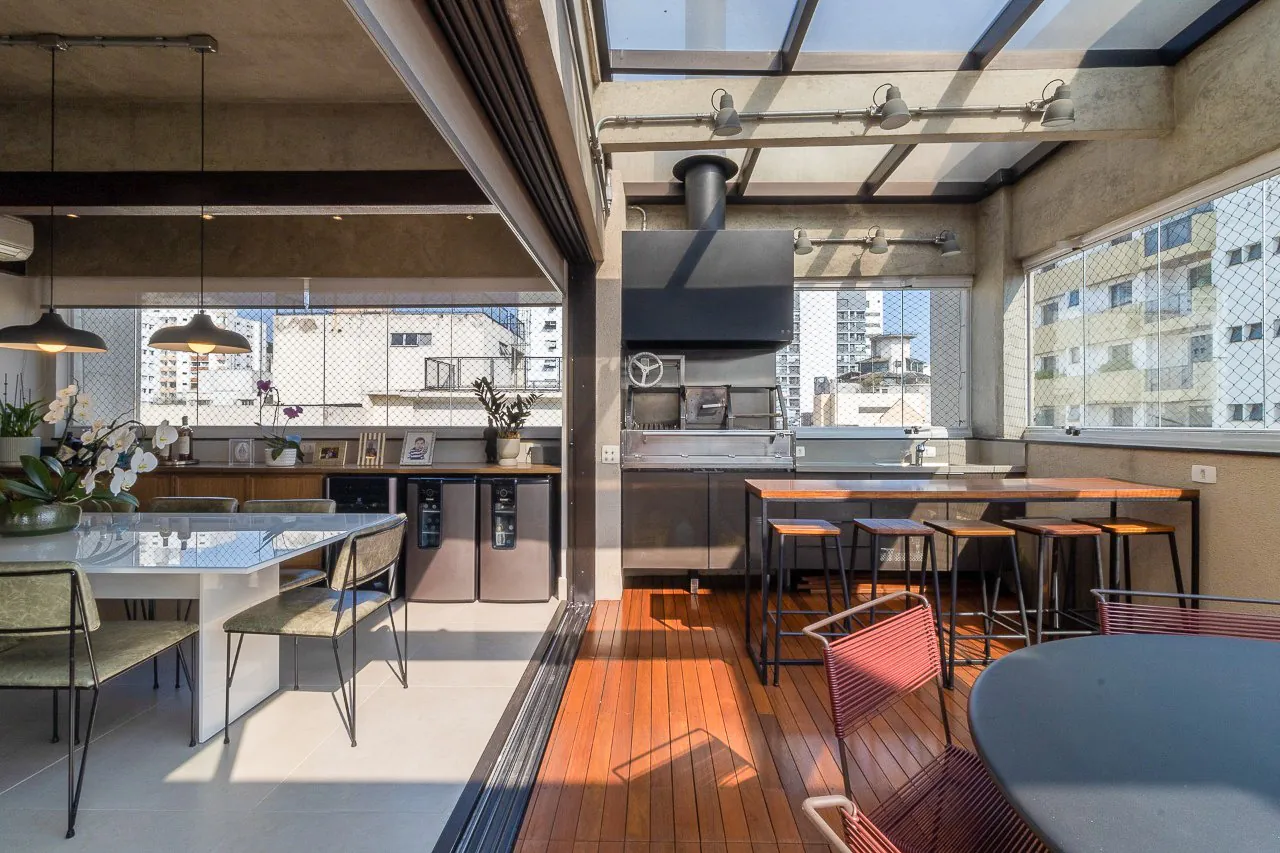 Cobertura duplex com reforma maravilhosa, com estilo industrial e muita iluminação natural, em Moema. – 17693
