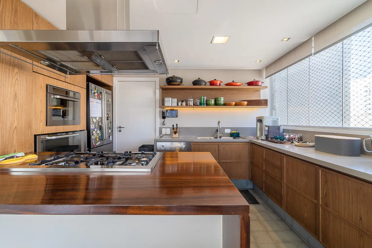 Cobertura duplex com reforma maravilhosa, com estilo industrial e muita iluminação natural, em Moema. – 17693