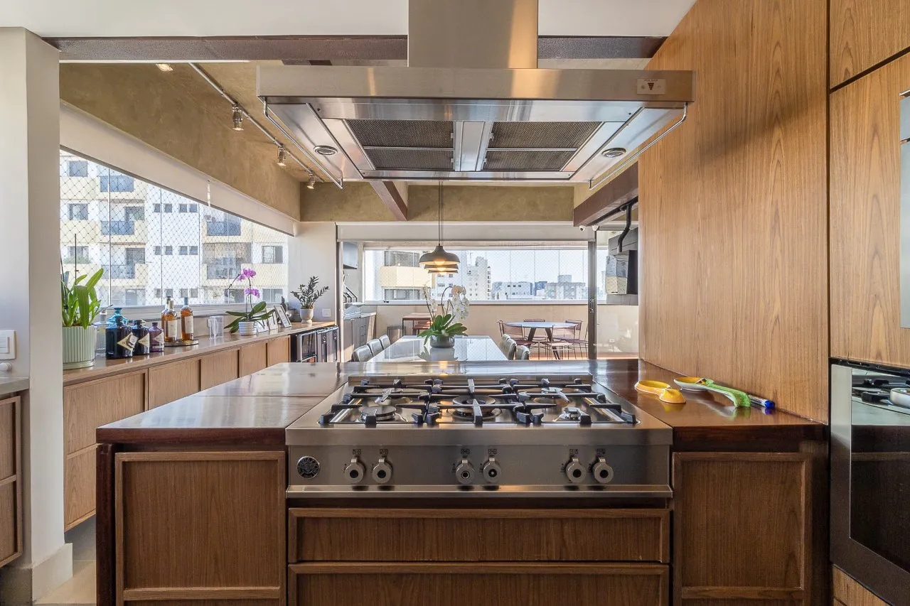 Cobertura duplex com reforma maravilhosa, com estilo industrial e muita iluminação natural, em Moema. – 17693