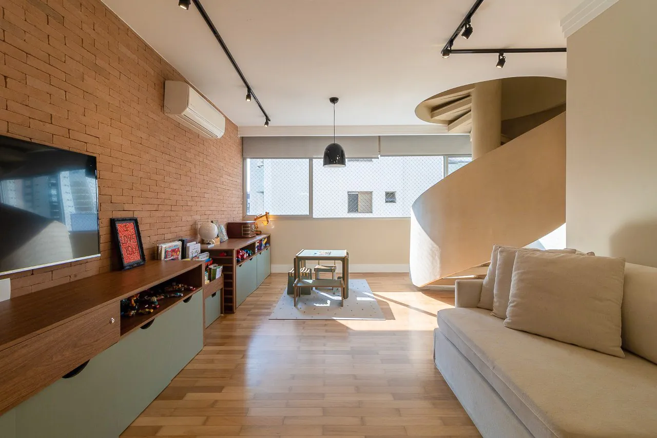 Cobertura duplex com reforma maravilhosa, com estilo industrial e muita iluminação natural, em Moema. – 17693