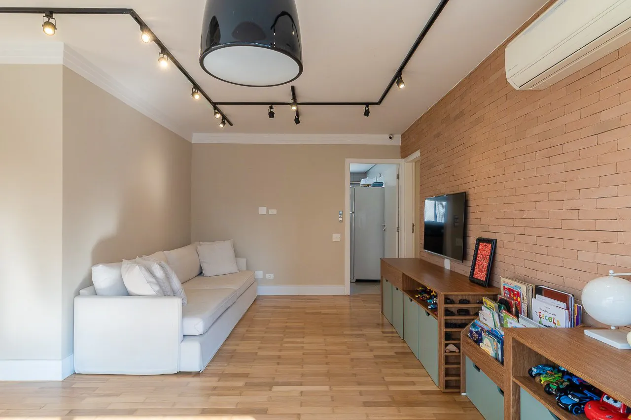 Cobertura duplex com reforma maravilhosa, com estilo industrial e muita iluminação natural, em Moema. – 17693