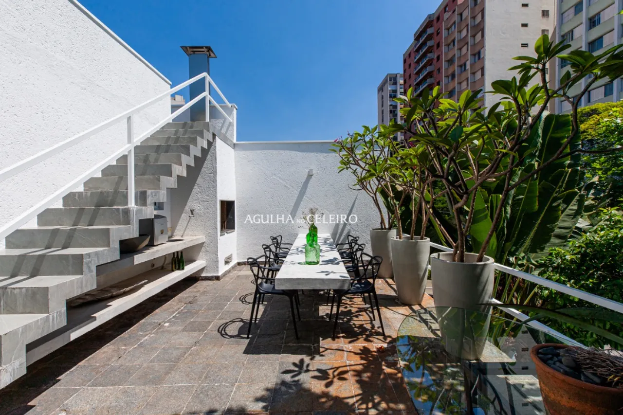 Casa contemporânea disponível para venda e aluguel na Vila Madalena. – 9981