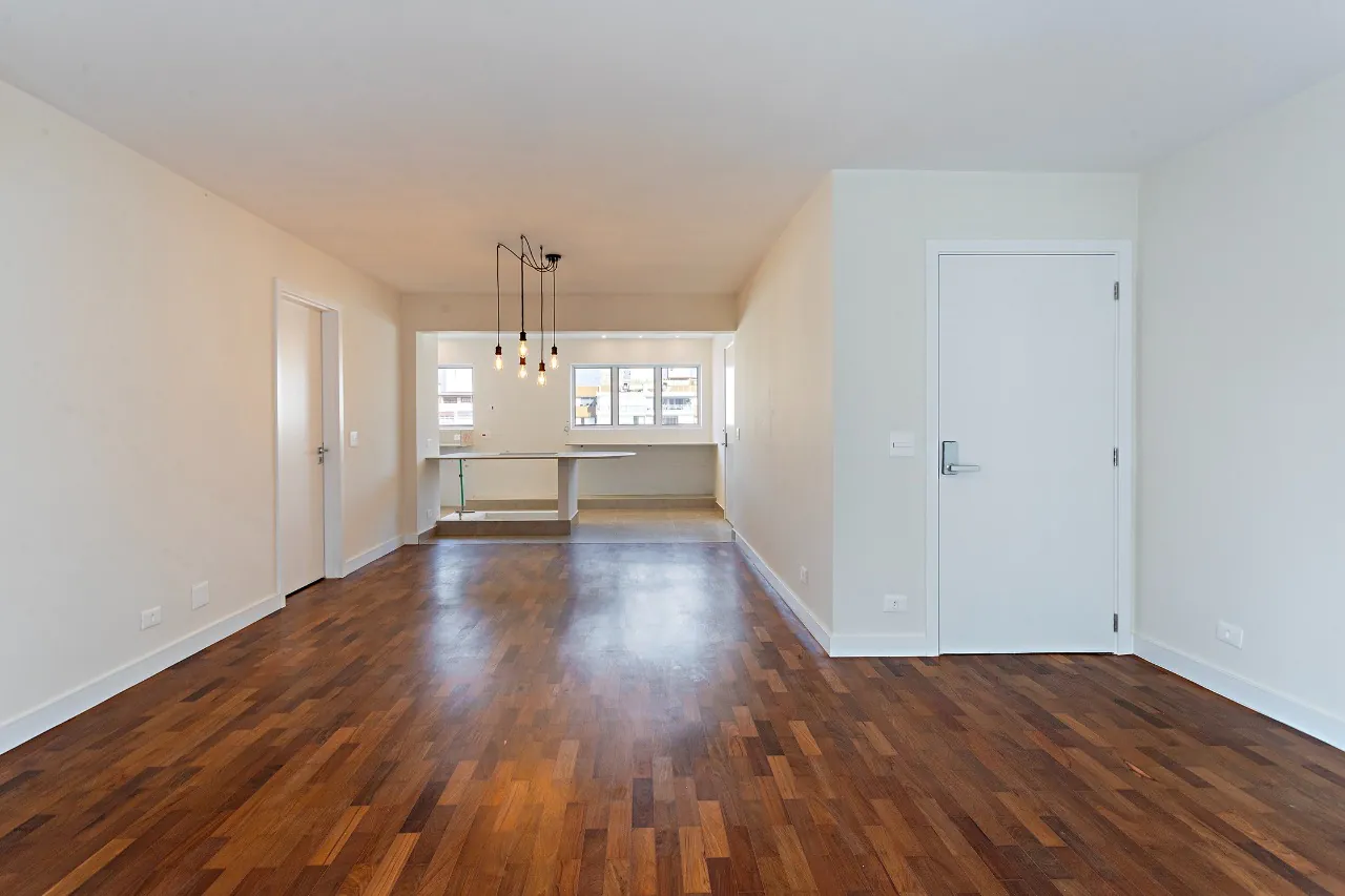 Apartamento amplo recém reformado com boa iluminação natural no Itaim. – AP1436 - IMG_0045