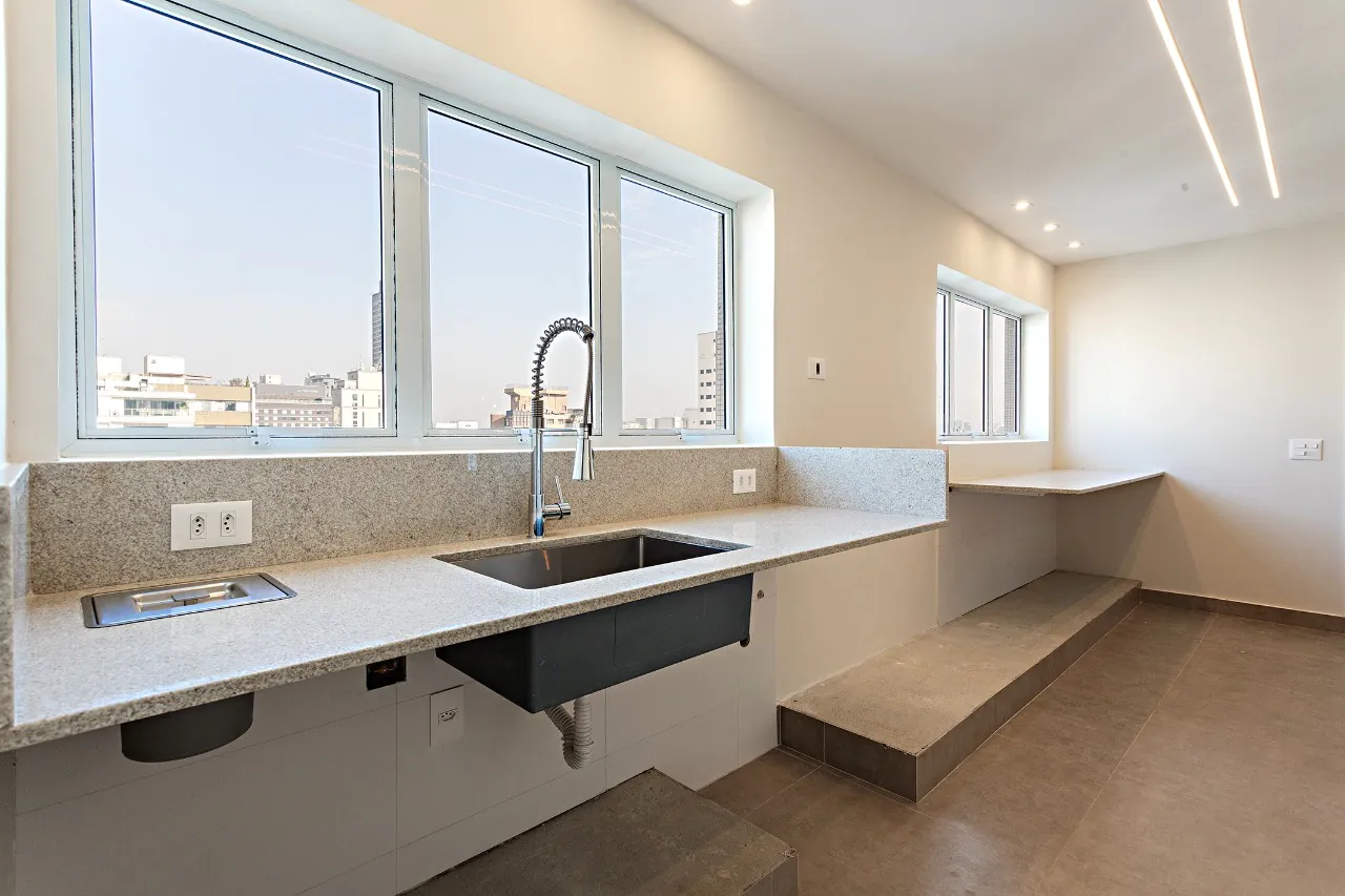 Apartamento amplo recém reformado com boa iluminação natural no Itaim. – AP1436 - IMG_0008