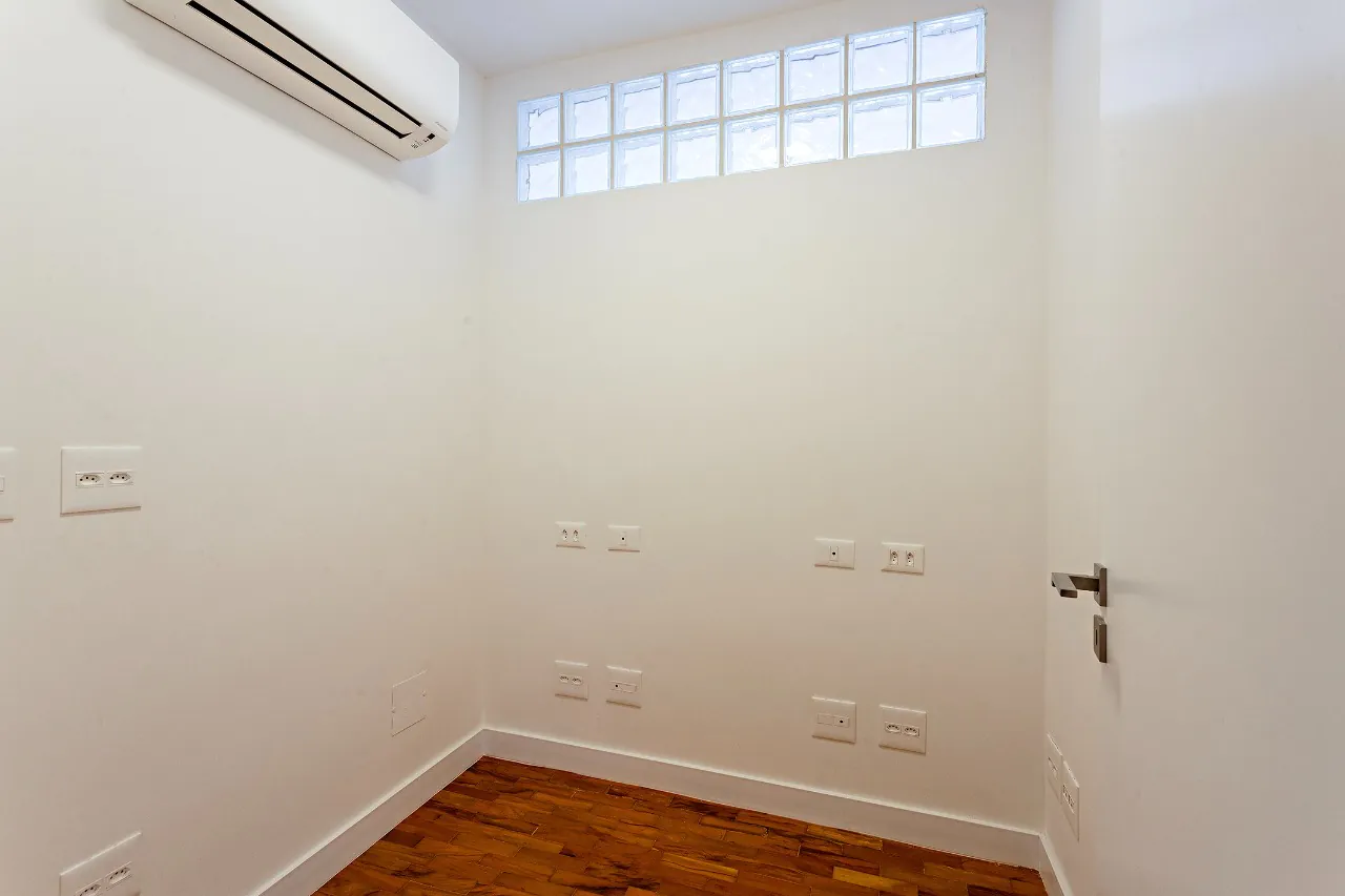 Apartamento amplo recém reformado com boa iluminação natural no Itaim. – AP1436 - IMG_0067