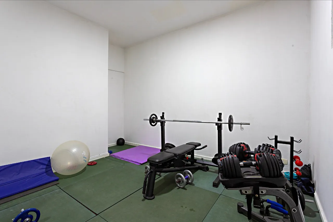 Apartamento amplo recém reformado com boa iluminação natural no Itaim. – AP1436 - IMG_0109