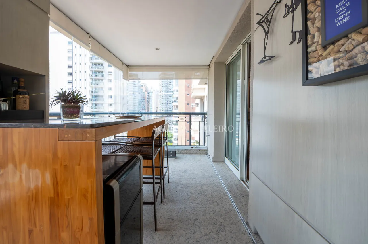 Edifício neoclássico em localização cobiçada da Vila Nova Conceição. – AP6324