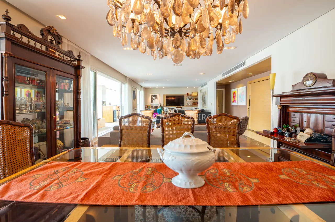 Edifício neoclássico em localização cobiçada da Vila Nova Conceição. – AP6324