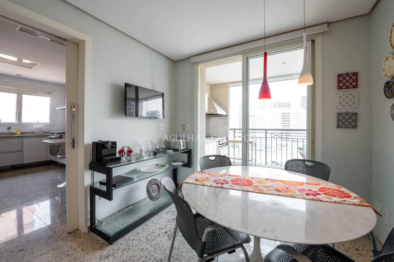 Edifício neoclássico em localização cobiçada da Vila Nova Conceição. – AP6324