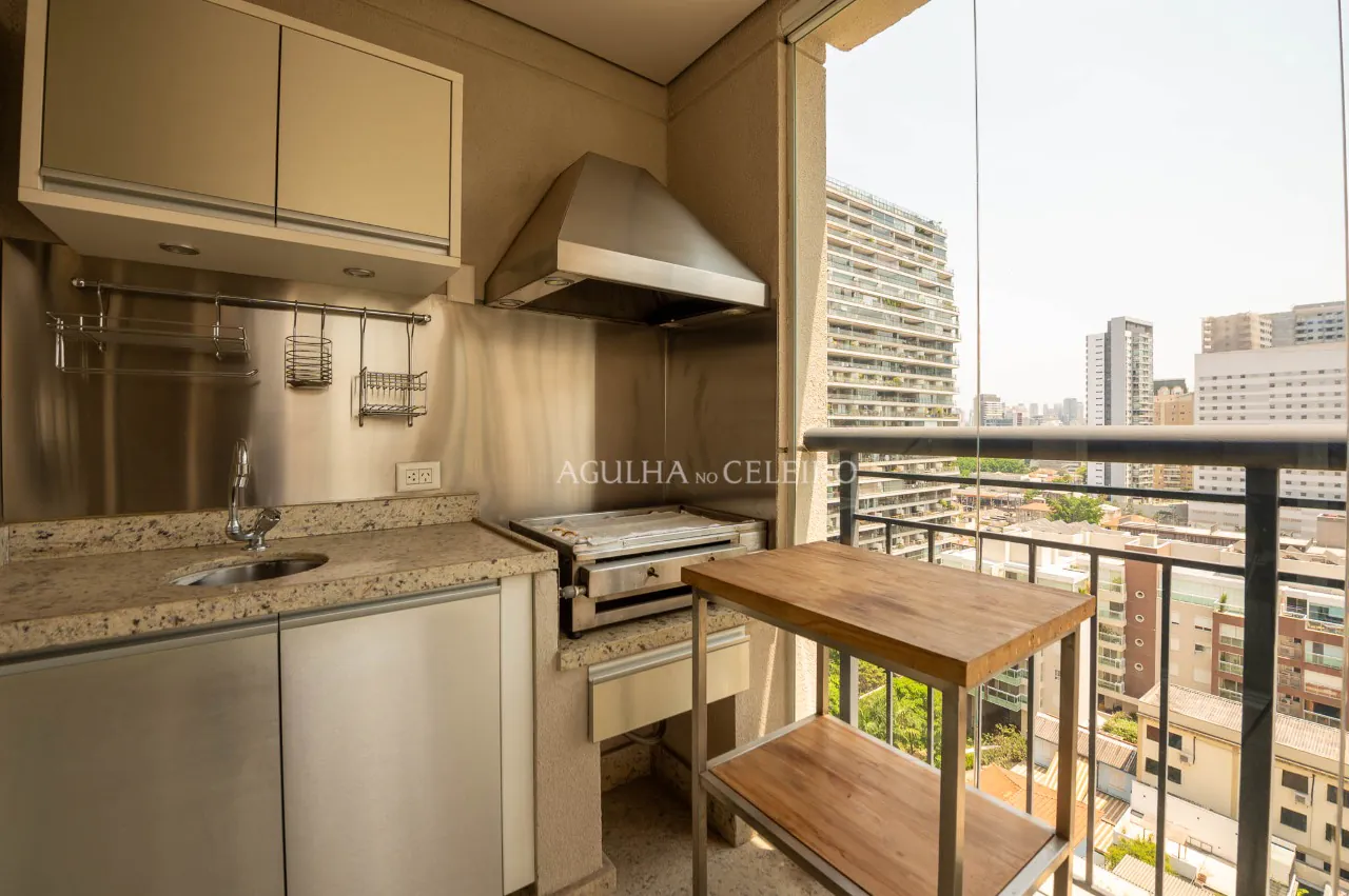 Edifício neoclássico em localização cobiçada da Vila Nova Conceição. – AP6324