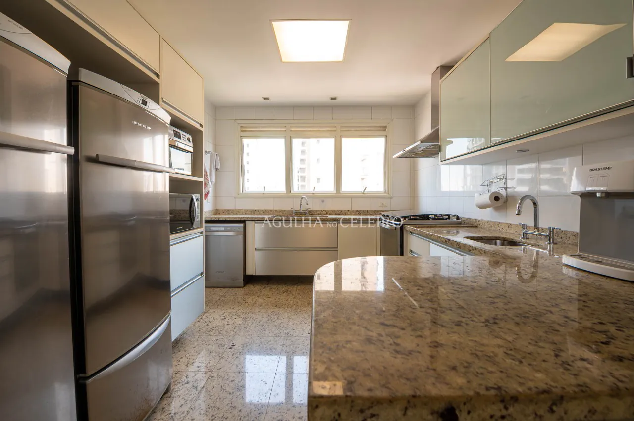 Edifício neoclássico em localização cobiçada da Vila Nova Conceição. – AP6324