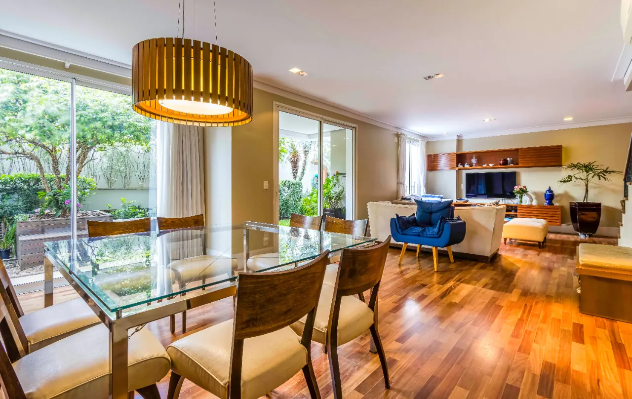 casa-com-projeto-acolhedor-e-com-projeto-que-integra-a-natureza-em-condominio-de-alto-de-pinheiros-17961-1