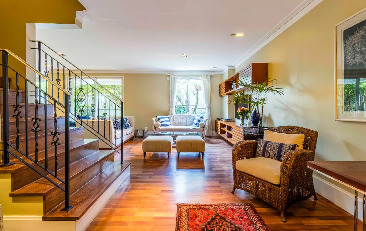 casa-com-projeto-acolhedor-e-com-projeto-que-integra-a-natureza-em-condominio-de-alto-de-pinheiros-17961-2