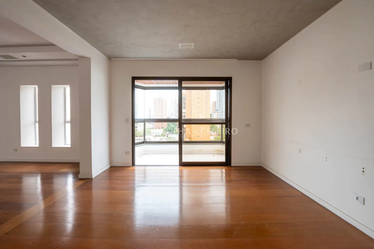 Apartamento com 4 suítes a 600 metros do Parque Ibirapuera à venda em Moema Pássaros. – 13881